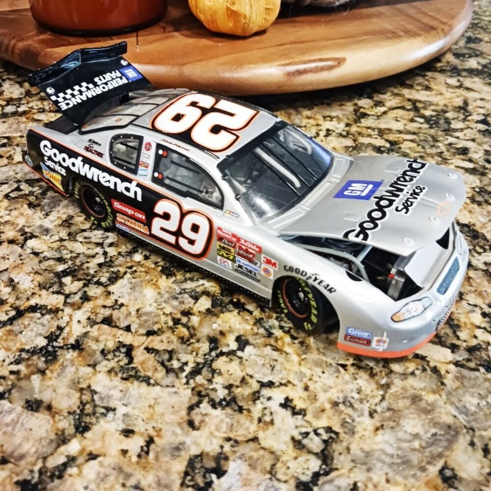 #29 2002 Kevin Harvick GM Goodwrench Monte Carlo 1:24 Die Cast
